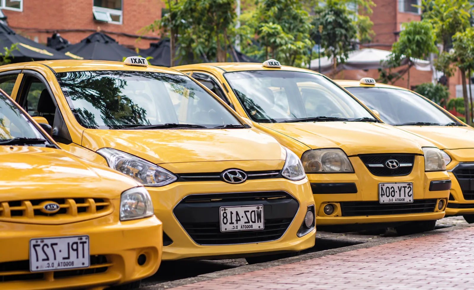 Taxis y vehículos de servicio privado